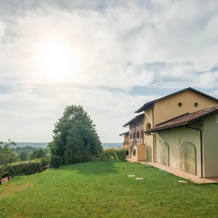 Charming Loft Golf Club Barolo Апартаменты *